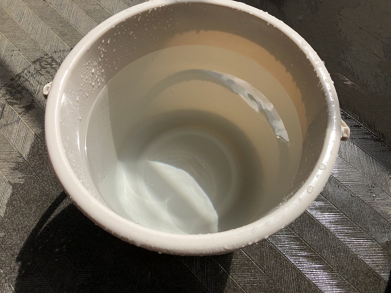 ザリガニの水