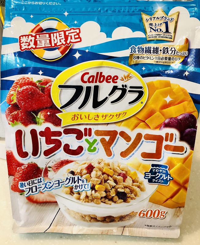 フルグラいちごとマンゴー表面