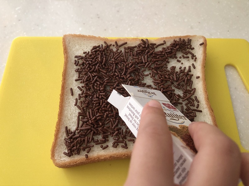 オランダチョコフレークパンにかける
