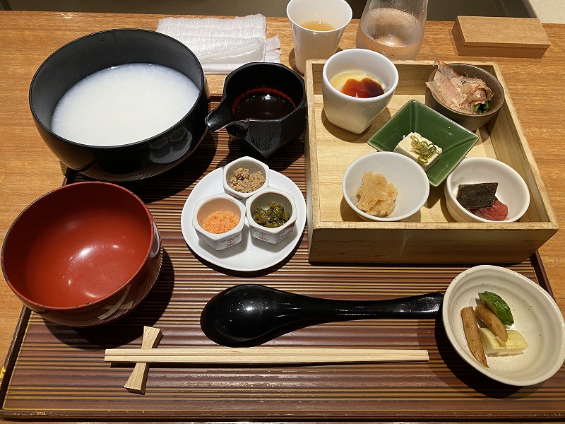 羽田空港ひとしなやで朝ごはん 白粥と鮭膳を食べてみた りけろぐ
