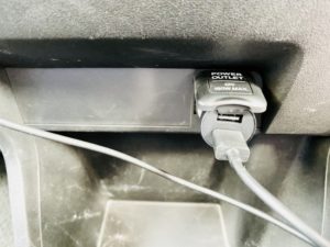 シガーソケットに差し込む