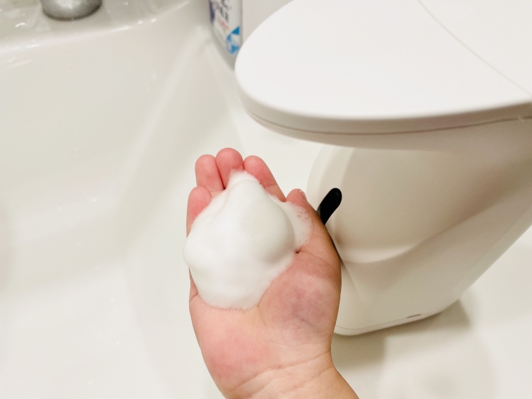 キレイキレイ泡ハンドソープ自動ディスペンサーは詰替えが便利 ミューズと比較してコスパが良い感じ りけろぐ